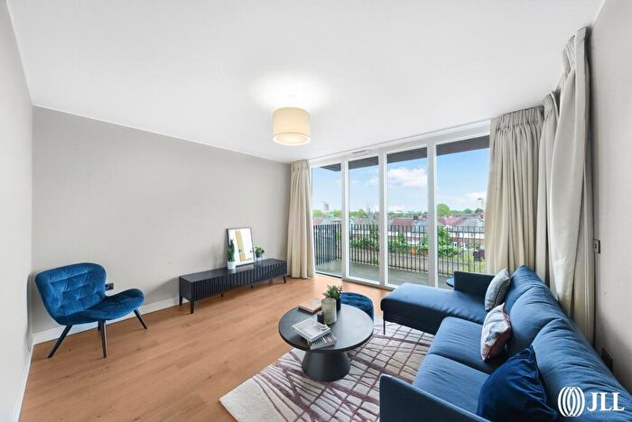 3 Bedroom Flat To Rent In Copperworks Wharf Sugar House Island, E15