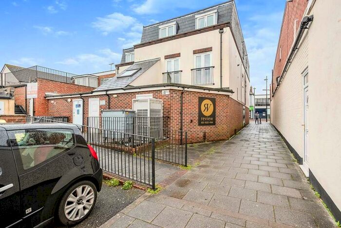 1 Bedroom Flat To Rent In Flat Louise Court London Road, Waterlooville, Hampshire, PO7