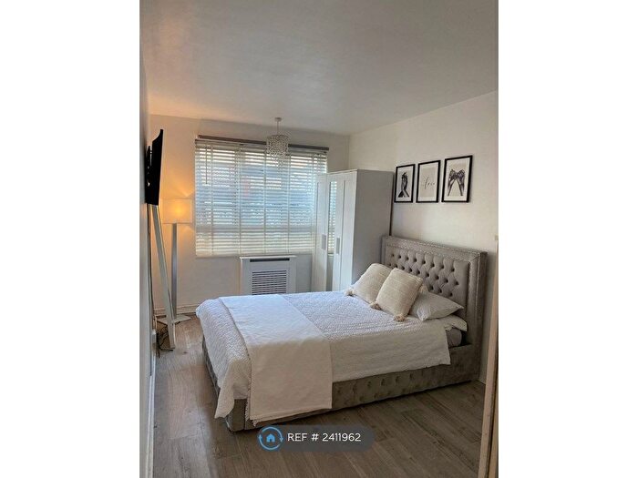 1 Bedroom Flat To Rent In Sherbourne House, London, SW1V