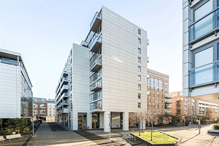 3 Bedroom Flat To Rent In Jubilee Court, Victoria Parade, London, SE10