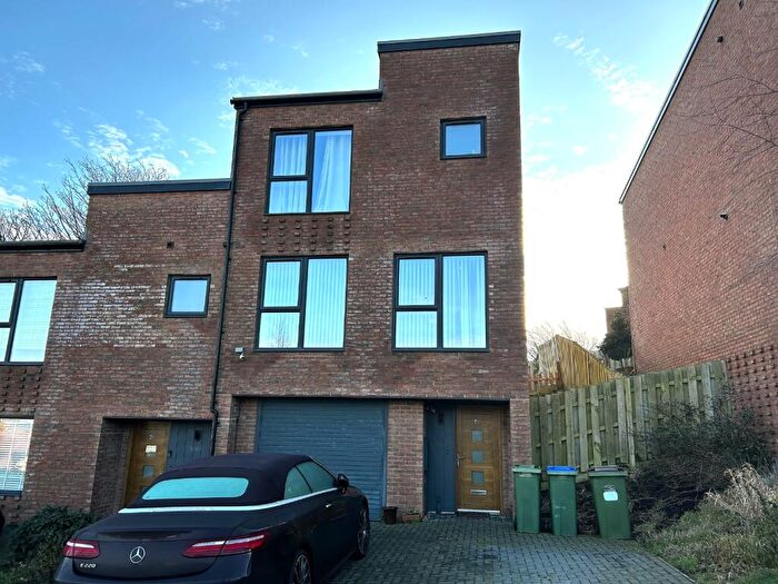 3 Bedroom Town House To Rent In Newhaven, East Sussex, BN9