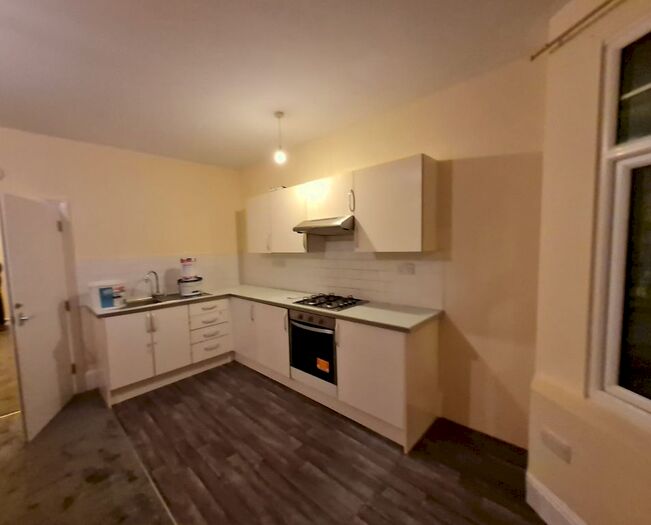 2 Bedroom Flat To Rent In Clifton Road, Selhurst, SE25