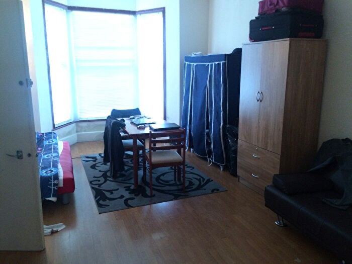 Studio To Rent In Selbourne Road, Ilford, IG1