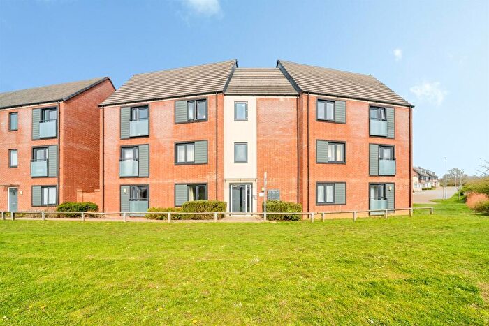 2 Bedroom Flat For Sale In Apollo Avenue, Fairfields, Milton Keynes, MK11