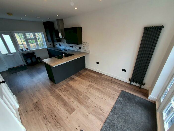 2 Bedroom End Of Terrace House To Rent In The Square, Birmingham, B17