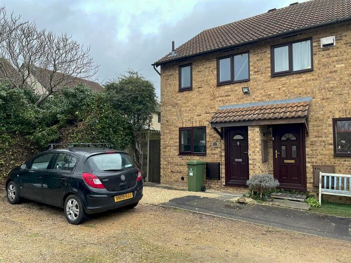 2 Bedroom Property To Rent In Meadow Close, Cheltenham, GL51