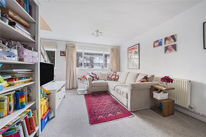2 Bedroom Maisonette For Sale In Thornbury Road, Isleworth, TW7