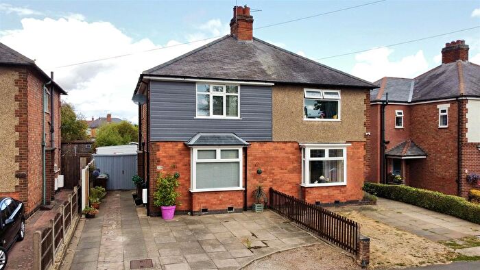 3 Bedroom Semi-Detached House For Sale In Park Road, Loughborough, LE11