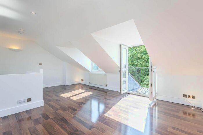3 Bedroom Flat To Rent In Schubert Road, Putney, SW15