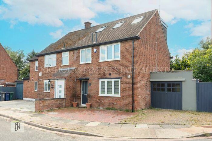 3 Bedroom Semi-Detached House To Rent In Holland Close, New Barnet, EN5