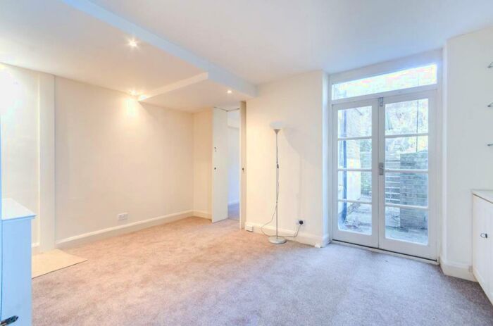 2 Bedroom Flat To Rent In Ifield Road, Chelsea, London, SW10