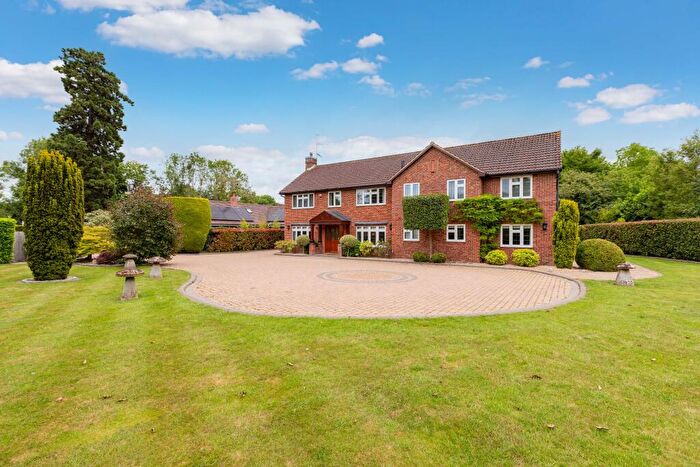 5 Bedroom Detached House For Sale In White Waltham, Maidenhead, SL6