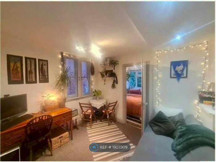 1 Bedroom Flat To Rent In Hanger Lane, London, W5