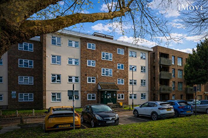 2 Bedroom Flat For Sale In Church Road, London, SE19