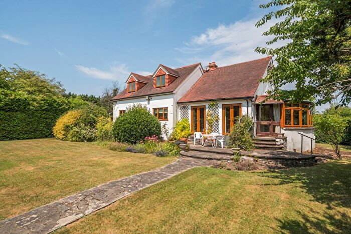 3 Bedroom Detached House For Sale In Towpath, Shepperton, TW17
