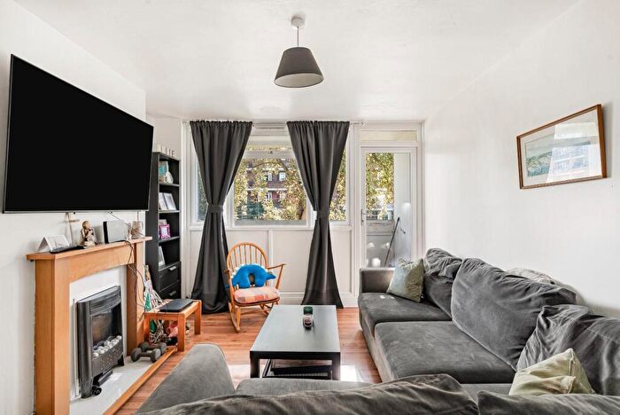 2 Bedroom Flat For Sale In Flaxman Road, London, SE5