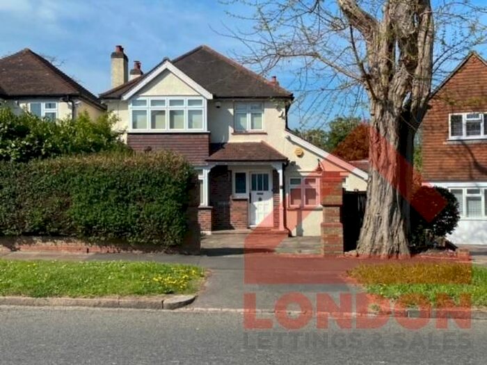 4 Bedroom Detached House To Rent In Foresters Drive, Wallington, SM6