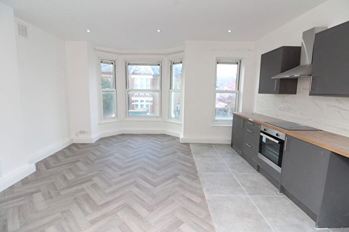 3 Bedroom Flat To Rent In Byne Road, Sydenham, SE26