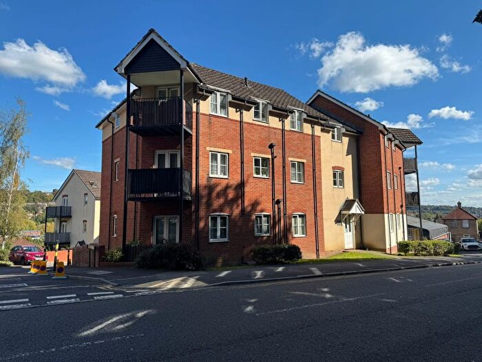 2 Bedroom Flat To Rent In Dashwood Avenue, HP12