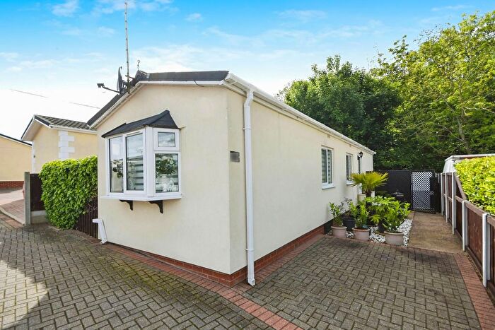 1 Bedroom Park Home For Sale In Gosfield Lake Park, Gosfield, Halstead, CO9