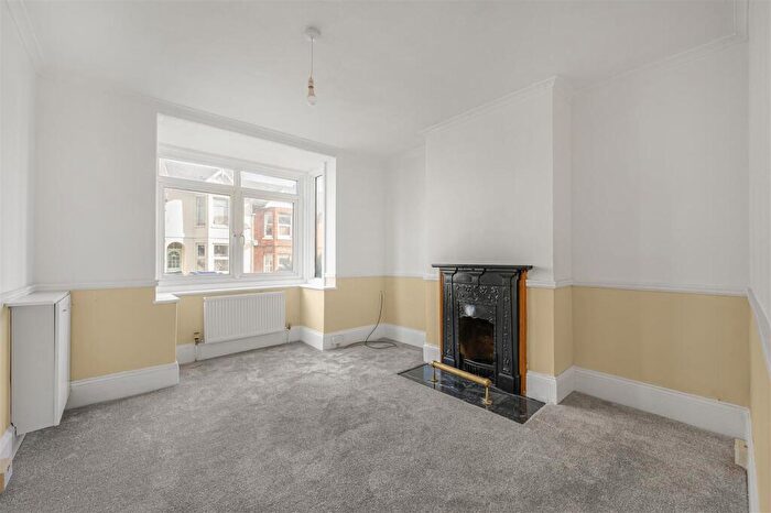 1 Bedroom Flat For Sale In Newfield Lane, Newhaven, BN9