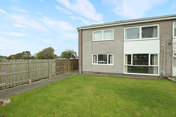 2 Bedroom Flat For Sale In Cairns Drive, Balerno, Edinburgh, EH14