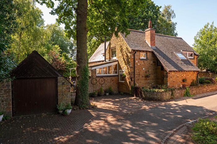 3 Bedroom Detached House For Sale In Holly Lane, Cransley, NN14