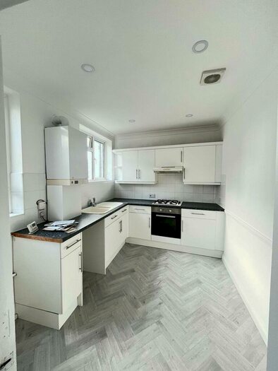 2 Bedroom Flat To Rent In Jacey House, Bournemouth, Dorset, BH1