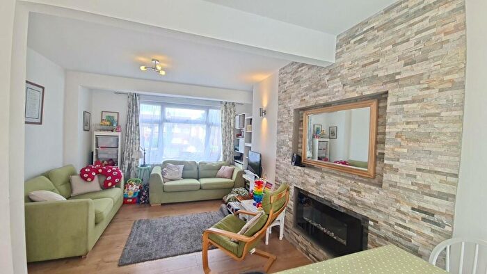 3 Bedroom Terraced House To Rent In London Road, Dunstable, LU6