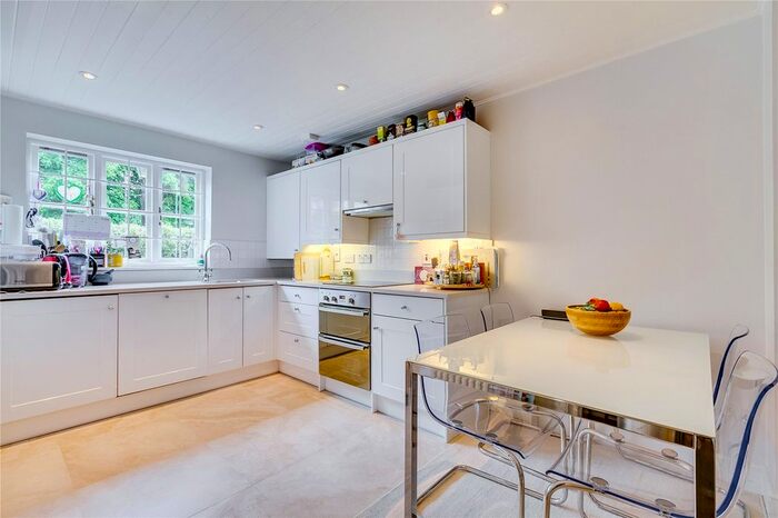 4 Bedroom Property To Rent In Hurlingham Square, Fulham, SW6
