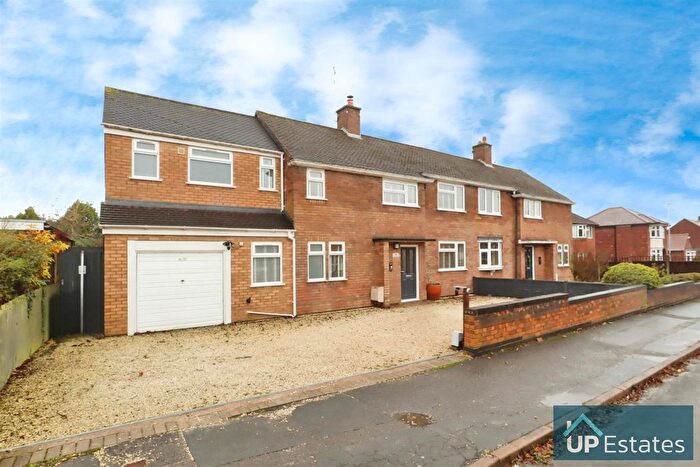 4 Bedroom Semi Detached House For Sale In Elizabeth Road, Hinckley, LE10