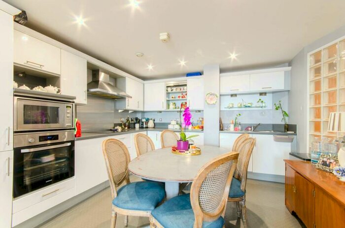 2 Bedroom Flat To Rent In Kingsway, , North Finchley, London, N12