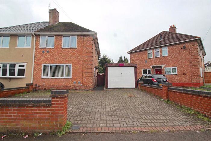 3 Bedroom Semi Detached House For Sale In Kitts Green Road, Birmingham, B33