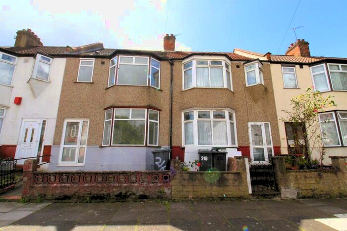 3 Bedroom Terraced House To Rent In The Avenue, Tottenham, N17