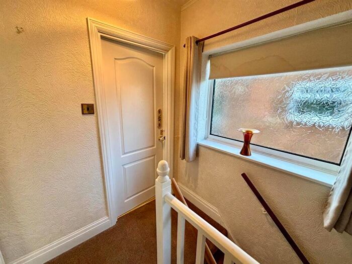 2 Bedroom Semi-Detached House For Sale In Whincover Road, Wortley, Leeds, LS12