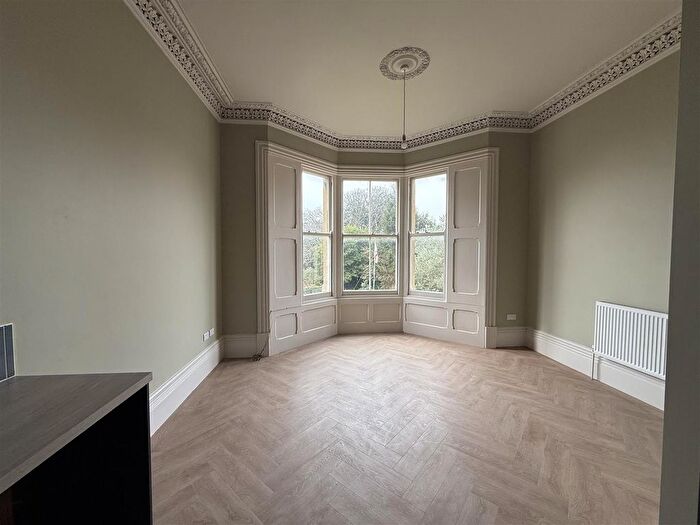 2 Bedroom Flat To Rent In Flat Sunnyside Mansions, Sunnyside Road, Clevedon, BS21