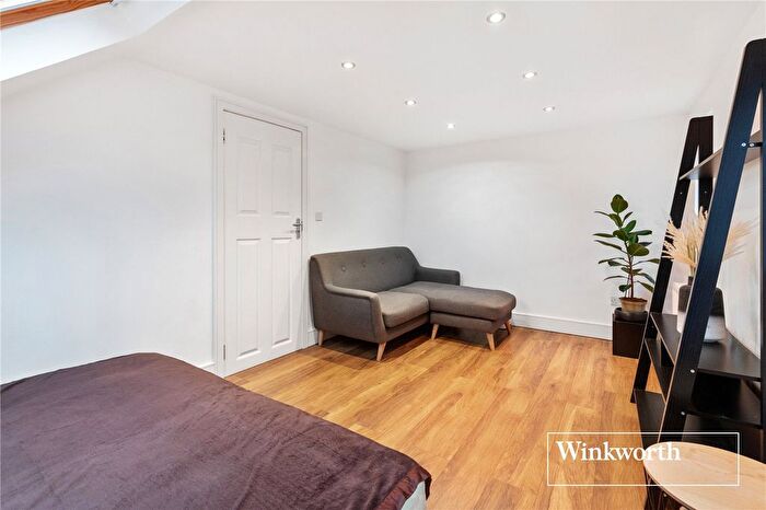 2 Bedroom Flat To Rent In Abercorn Road, Mill Hill East, London, NW7