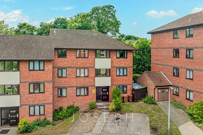 2 Bedroom Flat For Sale In Oakstead Close, Ipswich, IP4