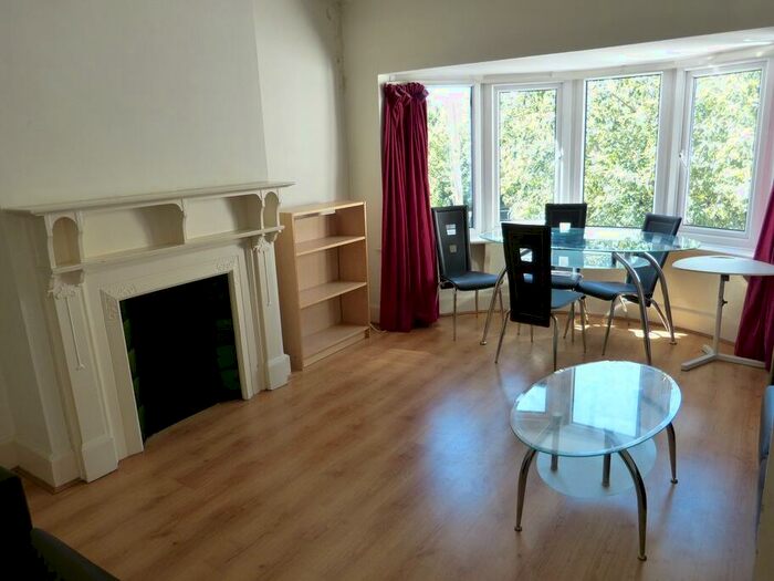 2 Bedroom Flat To Rent In Beverley Gardens, London, NW11