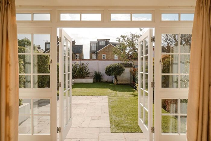 4 Bedroom Semi-Detached House To Rent In Lincoln Grove, Weybridge, KT13