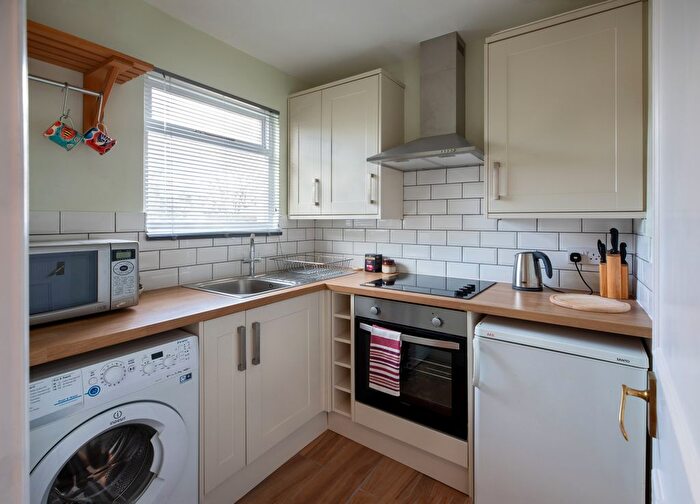 1 Bedroom Flat To Rent In Merton Road, London, SW18