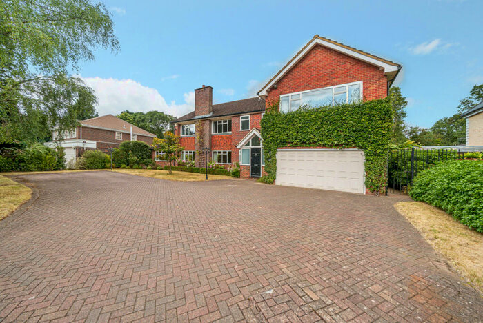 5 Bedroom Detached House To Rent In Ince Road, Burwood Park, Walton-on-Thames, KT12