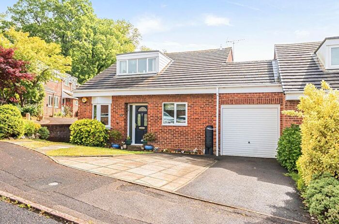 4 Bedroom Link Detached House For Sale In Highcliffe Drive, Boyatt Wood, Eastleigh, SO50