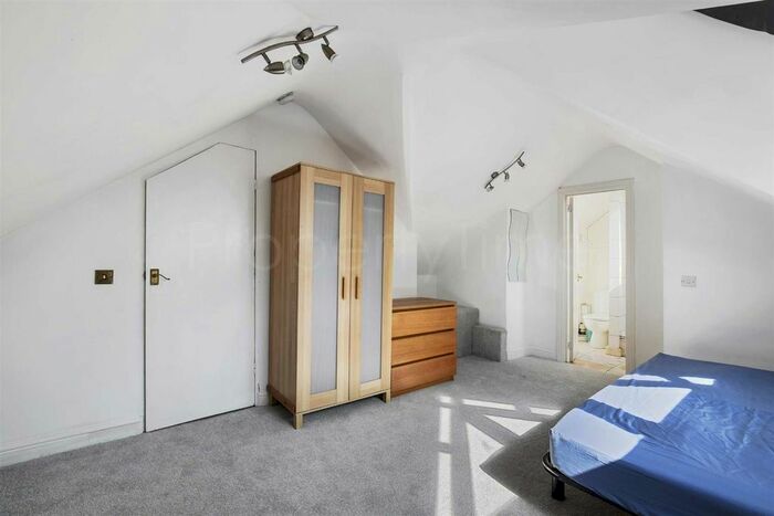 3 Bedroom Flat To Rent In Dresden Road, Archway, N19