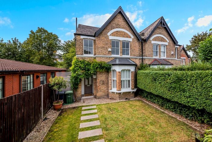 4 Bedroom Semi-Detached House To Rent In South Croxted Road, London, SE21