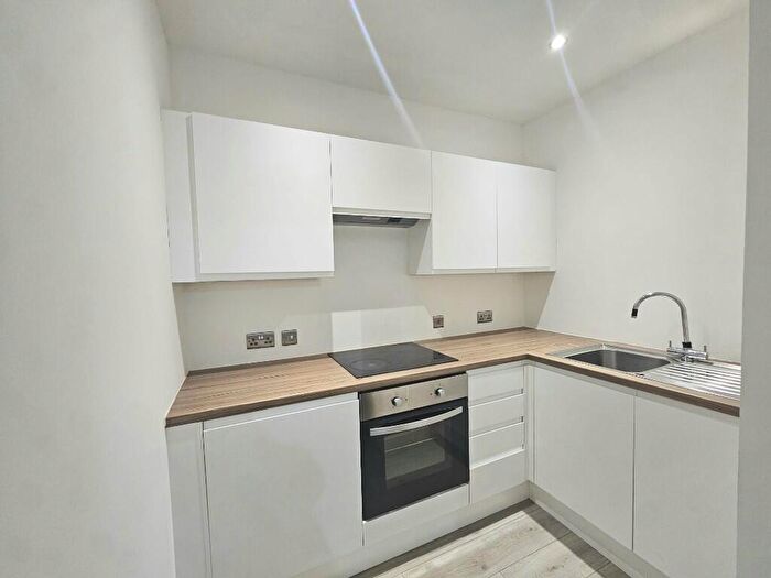 2 Bedroom Apartment To Rent In Cape Street, Bradford, West Yorkshire, BD1