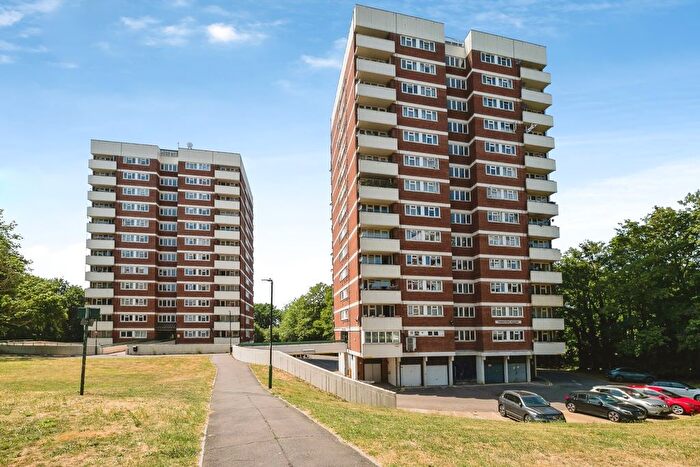 2 Bedroom Flat For Sale In Sunrise Avenue, Hornchurch, RM12
