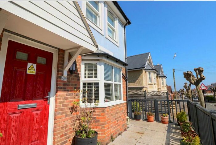 3 Bedroom Semi-Detached House To Rent In Station Avenue, Sandown, PO36