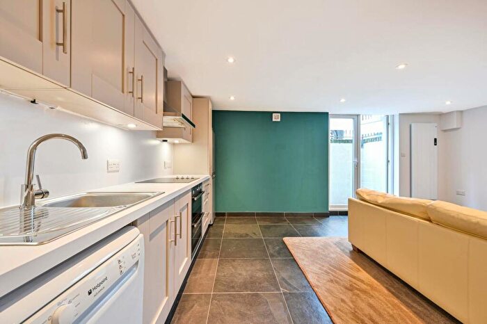 1 Bedroom Flat To Rent In Wheatfield Way, Kingston, Kingston Upon Thames, KT1