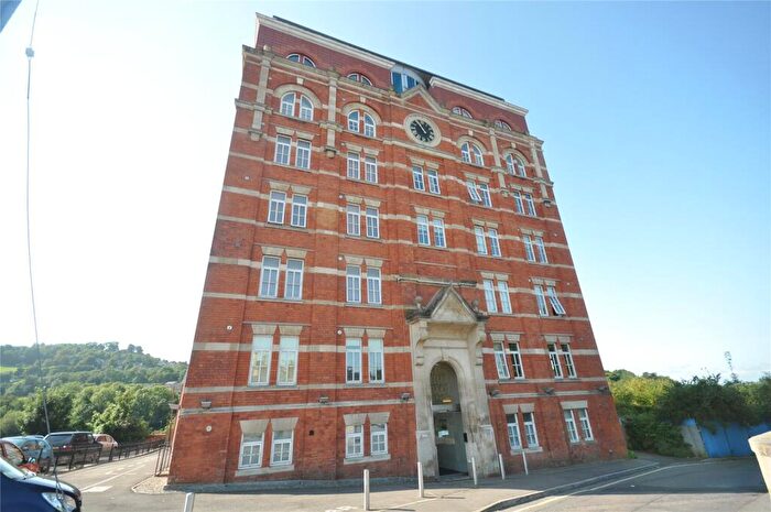 2 Bedroom Apartment For Sale In Cheapside, Stroud, Gloucestershire, GL5